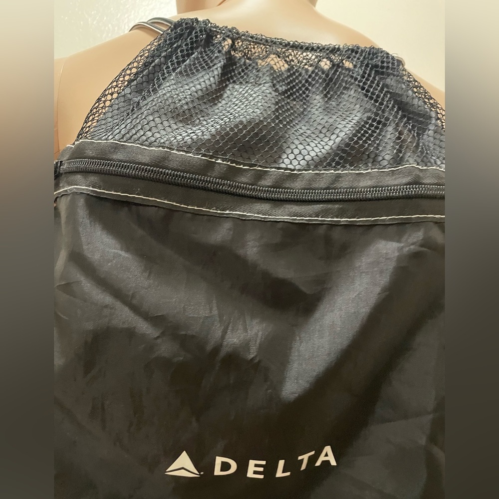 Light Backpack by Delta - Picture 2 of 4